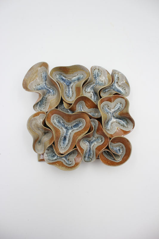 Vägghängd skulptur, is