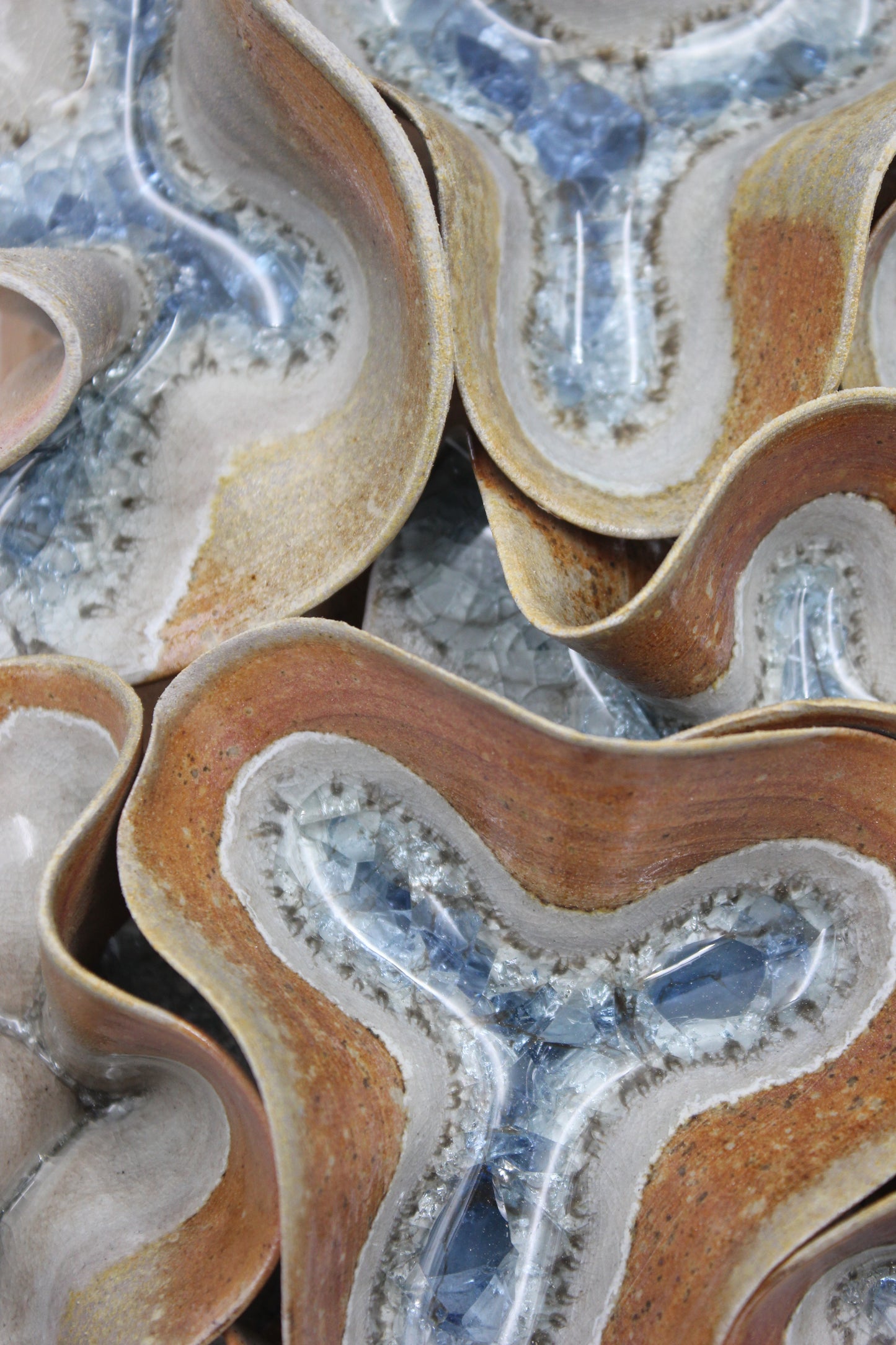 Vägghängd skulptur, is